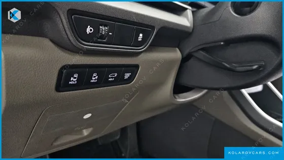 KIA CARNIVAL 9-SEATER PRESTIGE