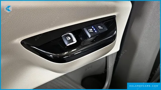 KIA CARNIVAL 7-SEATER HI-LIMOUSINE