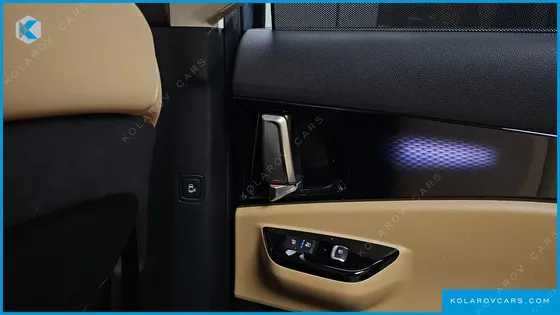 KIA CARNIVAL GASOLINE 9-SEATER SIGNATURE