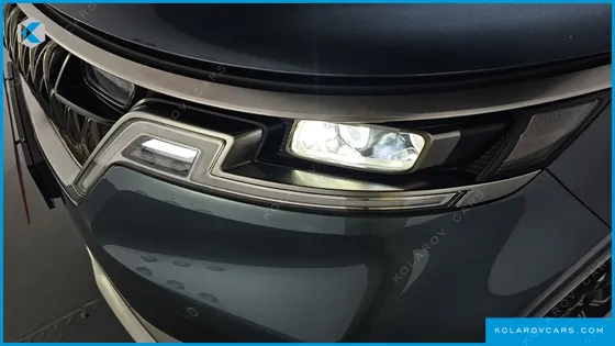 KIA CARNIVAL GASOLINE 9-SEATER SIGNATURE