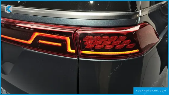 KIA CARNIVAL GASOLINE 9-SEATER SIGNATURE