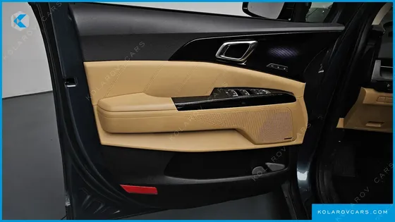 KIA CARNIVAL GASOLINE 9-SEATER SIGNATURE