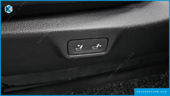 KIA CARNIVAL GASOLINE 9-SEATER SIGNATURE