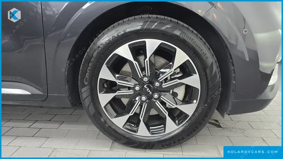 KIA CARNIVAL GASOLINE 9-SEATER SIGNATURE