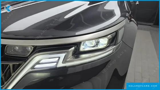 KIA CARNIVAL GASOLINE 9-SEATER SIGNATURE