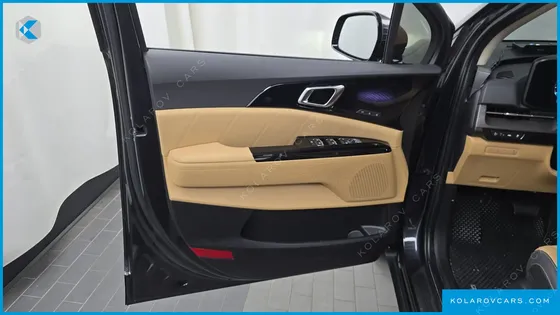 KIA CARNIVAL GASOLINE 9-SEATER SIGNATURE