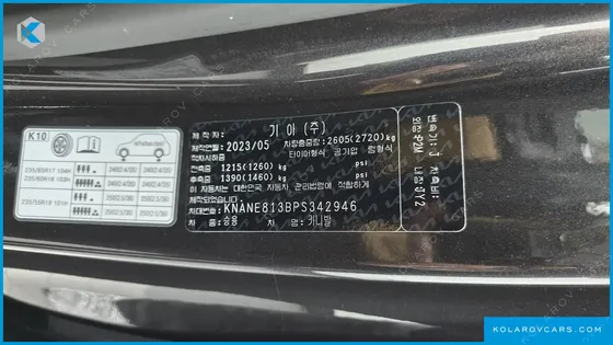 KIA CARNIVAL GASOLINE 9-SEATER SIGNATURE