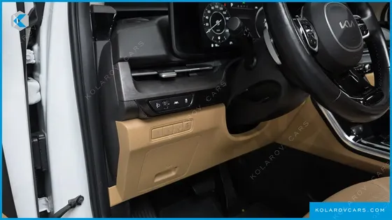 KIA CARNIVAL GASOLINE 7-SEATER SIGNATURE