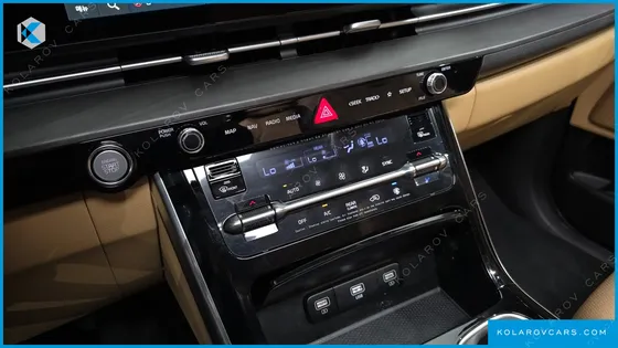 KIA CARNIVAL GASOLINE 7-SEATER SIGNATURE