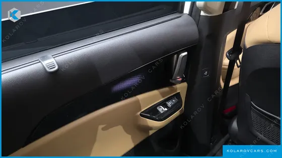KIA CARNIVAL GASOLINE 7-SEATER SIGNATURE