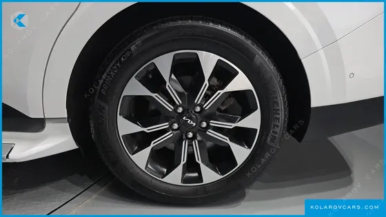 KIA CARNIVAL GASOLINE 7-SEATER SIGNATURE