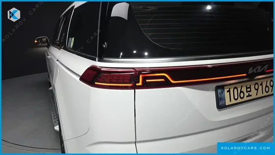 KIA CARNIVAL GASOLINE 7-SEATER SIGNATURE