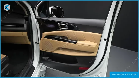KIA CARNIVAL GASOLINE 7-SEATER SIGNATURE