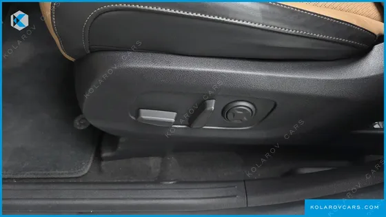 KIA CARNIVAL GASOLINE 7-SEATER SIGNATURE