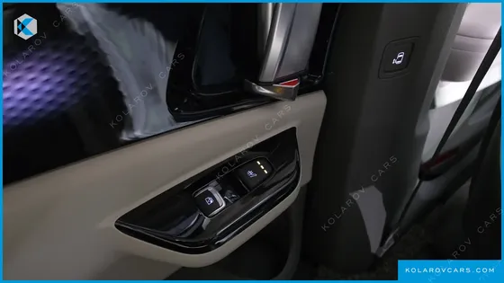 KIA CARNIVAL 9-SEATER SIGNATURE