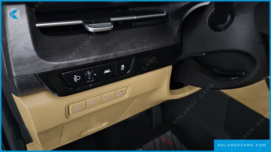 KIA CARNIVAL GASOLINE 7-SEATER NOBLESSE