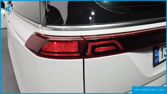 KIA CARNIVAL GASOLINE 7-SEATER NOBLESSE