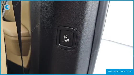 KIA CARNIVAL GASOLINE 7-SEATER NOBLESSE