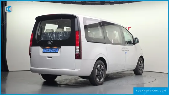 HYUNDAI STARIA EV TOURER 11-SEATER