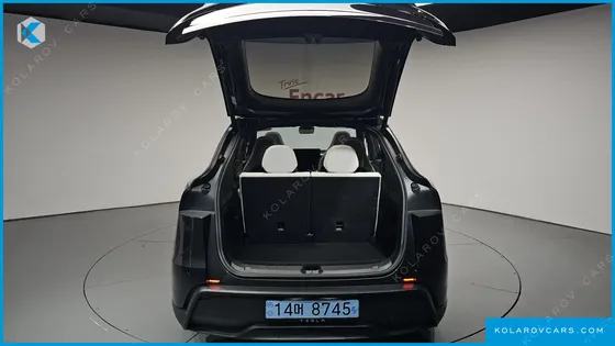 TESLA MODEL Y L LONG RANGE AWD