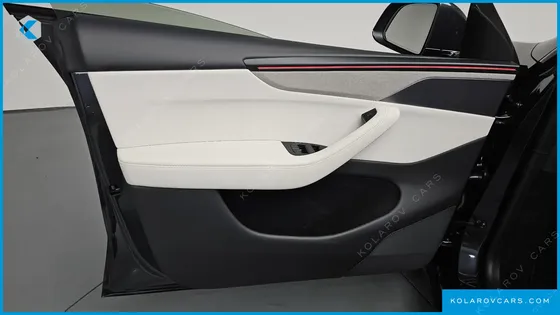 TESLA MODEL Y L LONG RANGE AWD