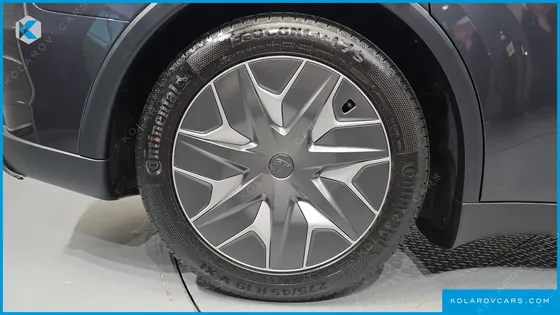 TESLA MODEL Y L LONG RANGE AWD