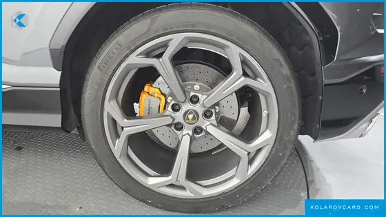 LAMBORGHINI URUS 4.0 V8
