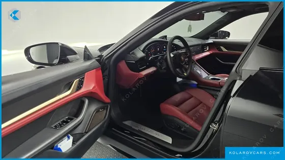 PORSCHE TAYCAN TURBO