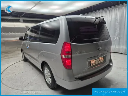 HYUNDAI STAREX VAN 5-SEATER