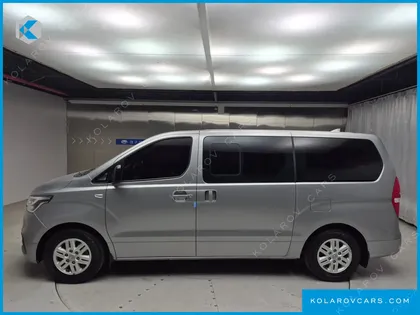 HYUNDAI STAREX VAN 5-SEATER