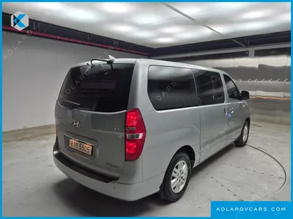 HYUNDAI STAREX VAN 5-SEATER
