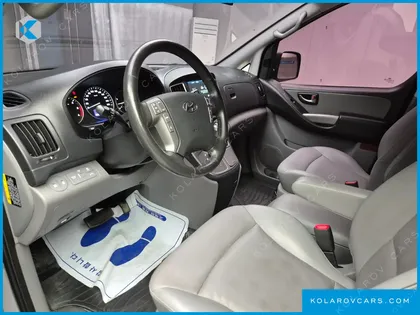 HYUNDAI STAREX VAN 5-SEATER
