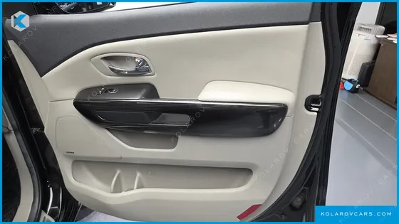 KIA CARNIVAL GASOLINE 7-SEATER LIMOUSINE