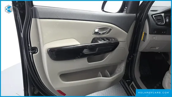 KIA CARNIVAL GASOLINE 7-SEATER LIMOUSINE