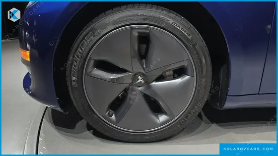 TESLA MODEL 3 STANDARD RANGE PLUE RWD