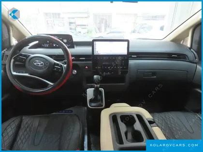 HYUNDAI STARIA 4WD TOURER 11-SEATER