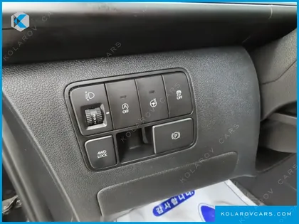 HYUNDAI STARIA 4WD TOURER 11-SEATER