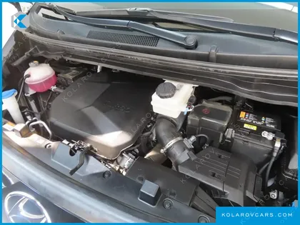 HYUNDAI STARIA 4WD TOURER 11-SEATER