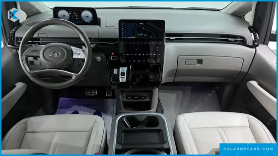 HYUNDAI STARIA 4WD LOUNGE 9-SEATER
