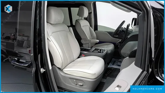 HYUNDAI STARIA 4WD LOUNGE 9-SEATER
