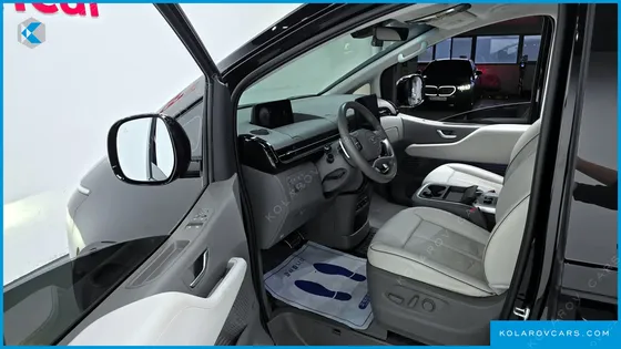 HYUNDAI STARIA 4WD LOUNGE 9-SEATER