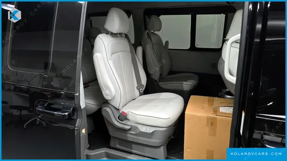 HYUNDAI STARIA 4WD LOUNGE 9-SEATER