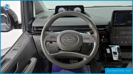 HYUNDAI STARIA 4WD LOUNGE 9-SEATER