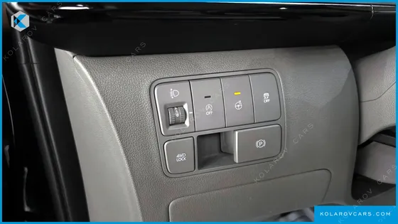 HYUNDAI STARIA 4WD LOUNGE 9-SEATER
