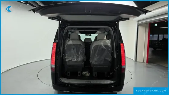 HYUNDAI STARIA 4WD LOUNGE 9-SEATER