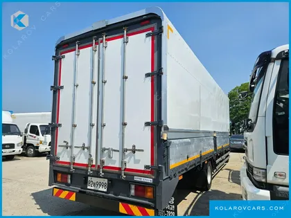 HYUNDAI MEGA TRUCK GOLD