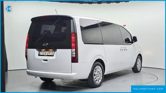HYUNDAI STARIA TOURER 11-SEATER
