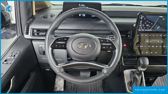 HYUNDAI STARIA TOURER 11-SEATER