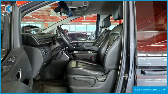 HYUNDAI STARIA TOURER 11-SEATER
