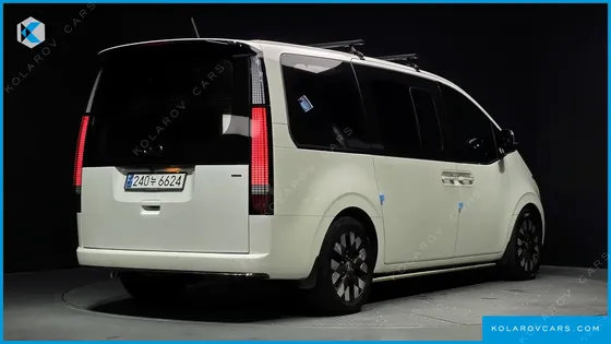 HYUNDAI STARIA 4WD LOUNGE 7-SEATER